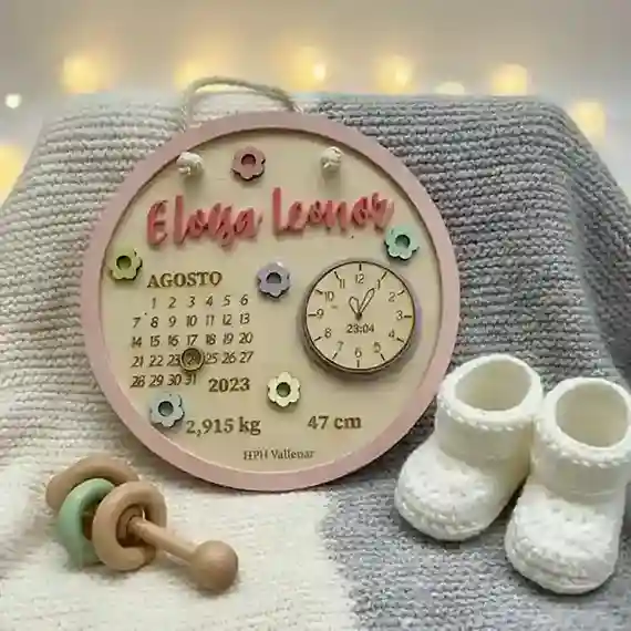 Personalized Newborn Arrival Board – Wooden Wall Plate